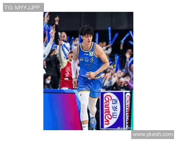 曾凡博的篮球之路：从青涩少年到职业赛场的拼搏与成长